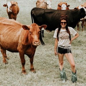 Hey babe, I’m Morgan the owner of The Sassy Heifer Boutique!